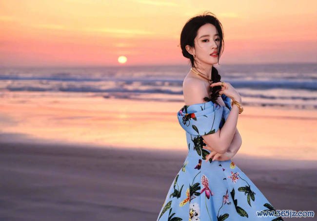刘亦菲阿布扎比感受夕阳 回味阿拉伯好意思食情绪大好