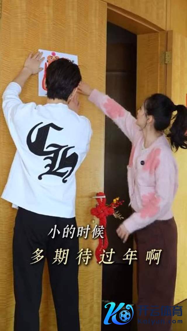 演员王艳和犬子嘱咐房屋迎元旦 子母温馨同框庆新年